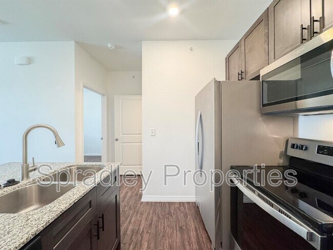 1124 W Ave O Belton, TX 76513 photo 3