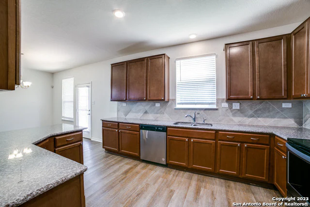 8418 Fortuna Vly San Antonio, TX 78252 photo 4