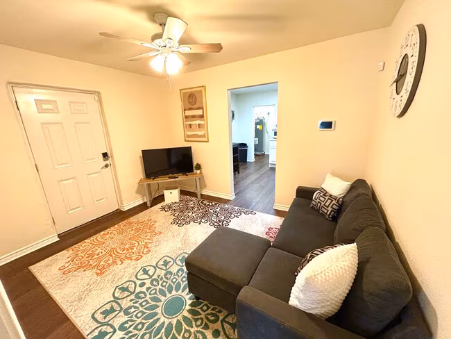 319 S Olive St San Antonio, TX 78203 photo 4