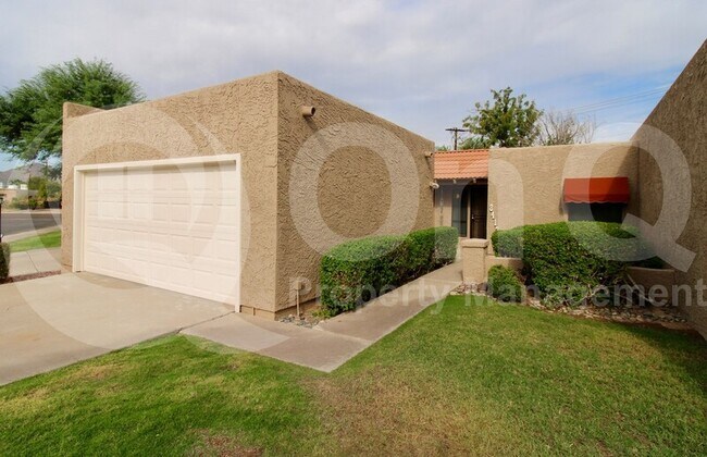 8412 E Malcomb Dr Scottsdale, AZ 85250 photo 2