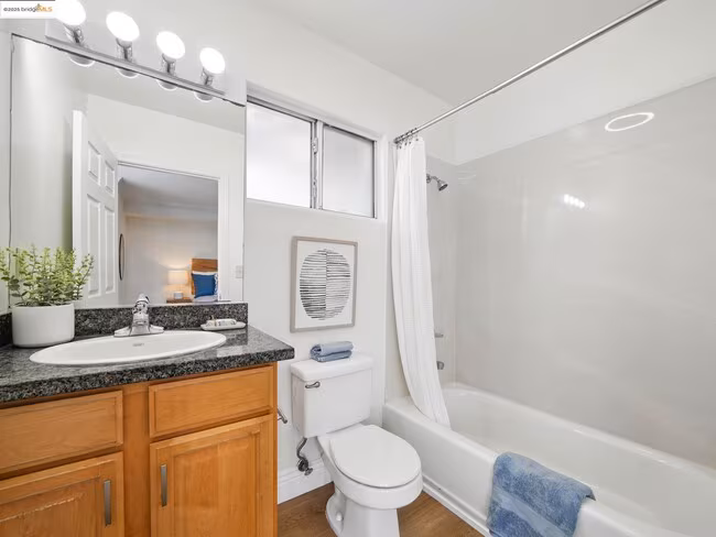 1515 14th Ave Oakland, CA 94606 photo 4