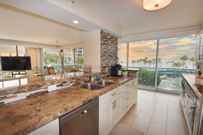 1820 Avenida Del Mundo Coronado, CA 92118 photo 5