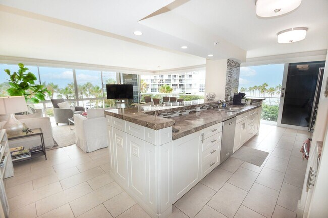 1820 Avenida Del Mundo Coronado, CA 92118 photo 3