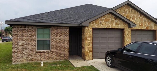 407 West Criner Street, Grandview, TX 76050 photo 3
