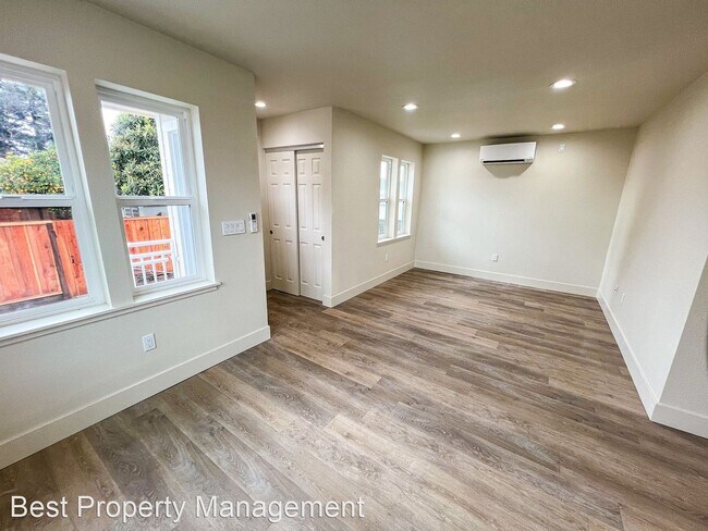 741 Fargo Ave photo 2