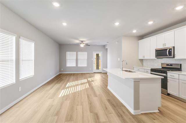 510 Clover Crk Dr McKinney, TX 75071 photo 2