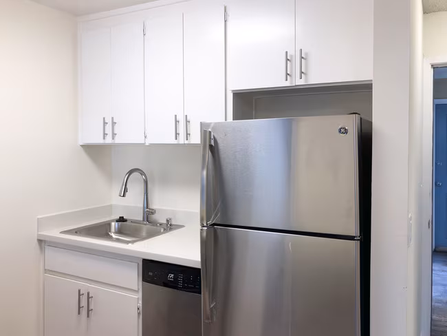 Newport Apartments photo 4
