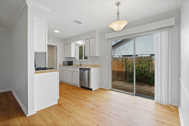 5305 West Gate Blvd Austin, TX 78745 photo 5