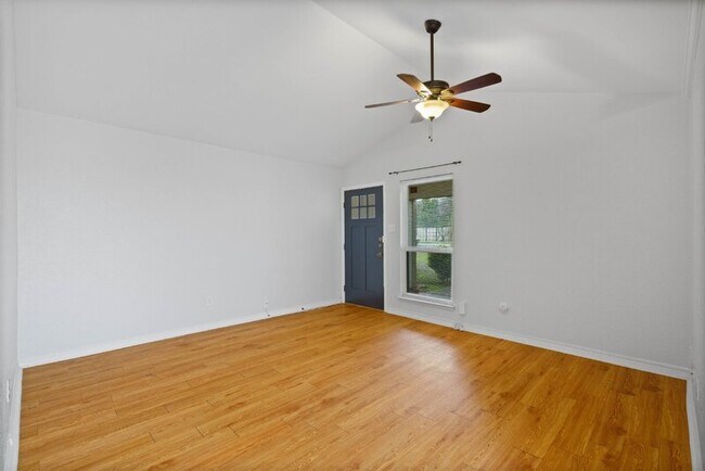 5305 West Gate Blvd Austin, TX 78745 photo 4