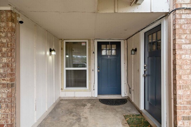 5305 West Gate Blvd Austin, TX 78745 photo 2