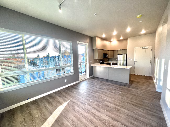 2330 Yakima Ct Tacoma, WA 98405 photo 2