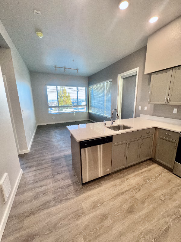 2330 Yakima Ct Tacoma, WA 98405 photo 4