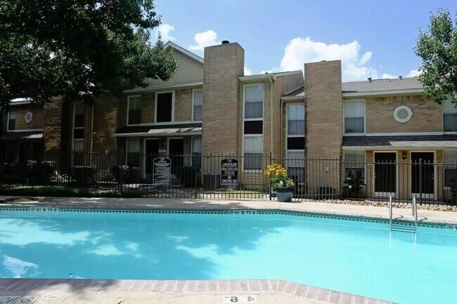 231 Interstate 45 N Conroe, TX 77304 photo 2