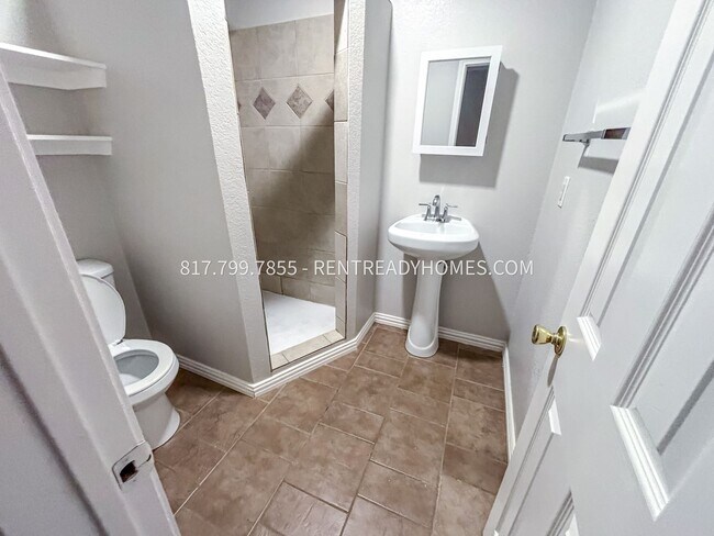 2729 Ryan Ave Fort Worth, TX 76110 photo 3