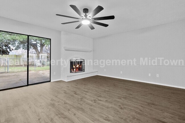 2801 Meadowview Drive, Arlington, TX 76016 photo 3