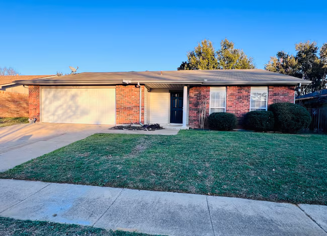 2801 Meadowview Drive, Arlington, TX 76016 photo 2