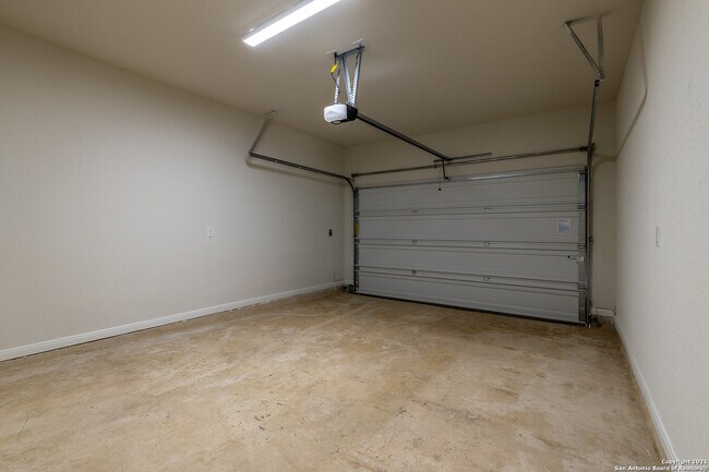 10359 Lynwood Crk San Antonio, TX 78245 photo 5