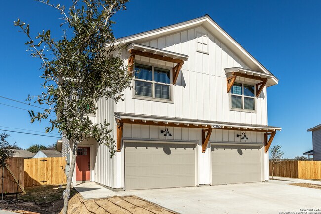 10359 Lynwood Crk San Antonio, TX 78245 photo 2