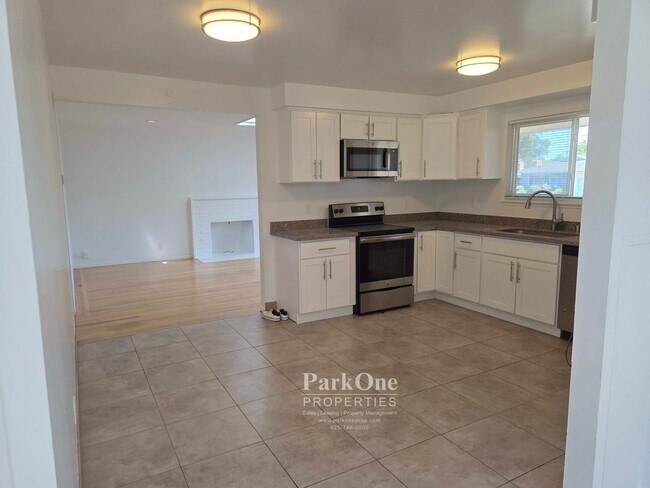 915 Notre Dame Ave Concord, CA 94518 photo 2
