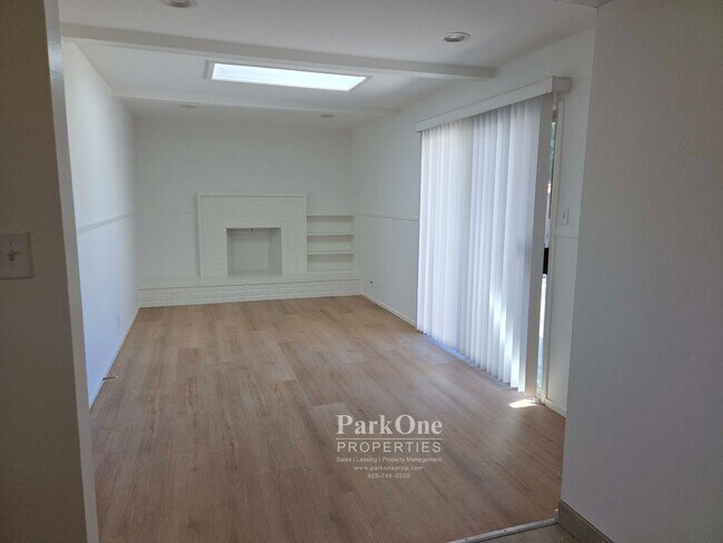 915 Notre Dame Ave Concord, CA 94518 photo 5