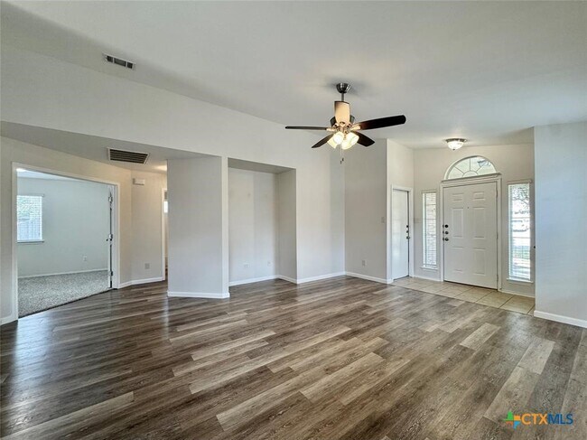 916 Gentry Drive, Leander, TX 78641 photo 3