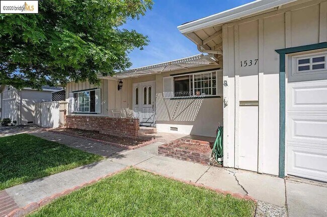 1537 Heartwood Dr Concord, CA 94521 photo 2