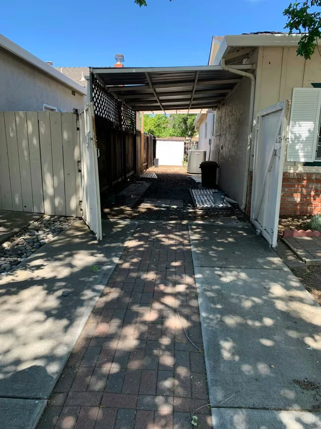 1537 Heartwood Dr Concord, CA 94521 photo 5