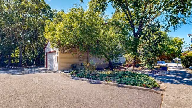 1417 Mission Blvd Santa Rosa, CA 95409 photo 2