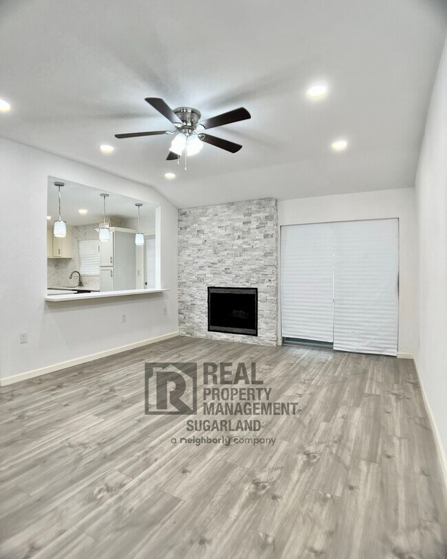 10527 Westedge Drive, Sugar Land, TX 77498 photo 3