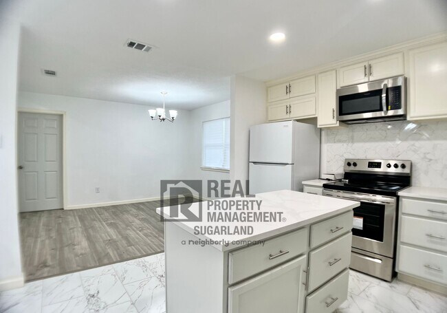 10527 Westedge Drive, Sugar Land, TX 77498 photo 5