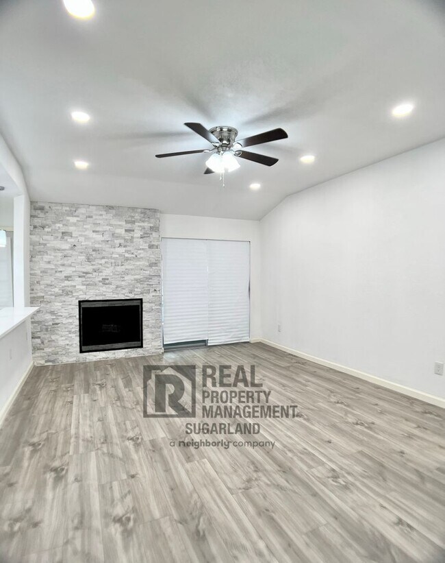 10527 Westedge Drive, Sugar Land, TX 77498 photo 4