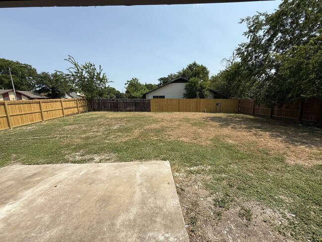 6800 Bryonwood Dr Austin, TX 78724 photo 2