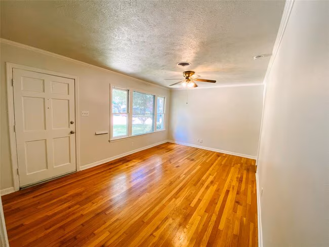 1808 Princeton Ave Austin, TX 78757 photo 4