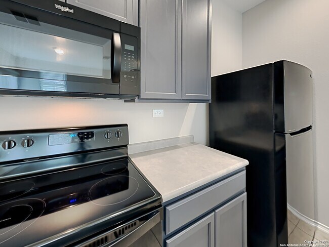 7342 Azalea Square San Antonio, TX 78218 photo 3