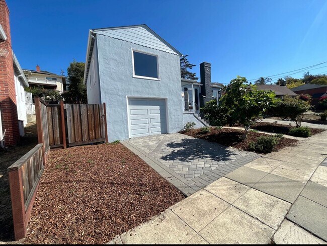 5685 Jordan Ave El Cerrito, CA 94530 photo 3