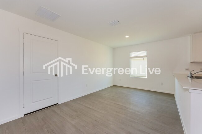 1677 Stellar Sea Lane, Fort Worth, TX 76140 photo 4
