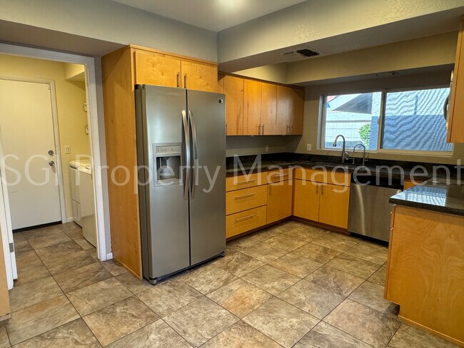 4040 E Larkspur Dr photo 3