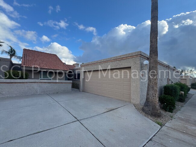 4040 E Larkspur Dr