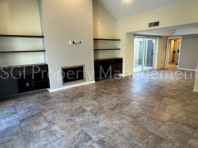4040 E Larkspur Dr photo 4
