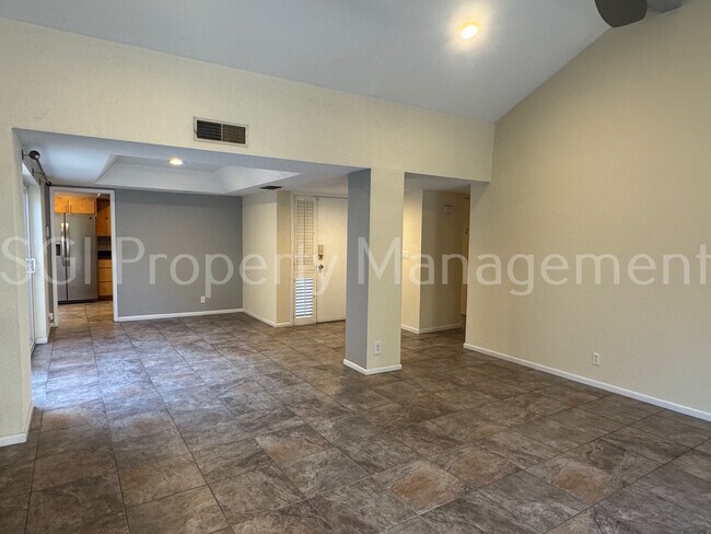 4040 E Larkspur Dr photo 5