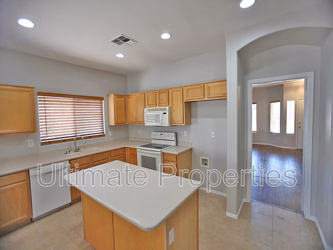 8336 W Pontiac Dr photo 3
