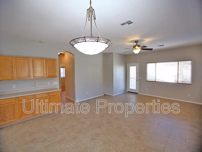 8336 W Pontiac Dr photo 4