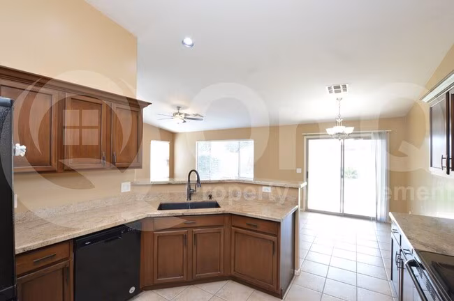 2554 E Morgan Ct Gilbert, AZ 85295 photo 3