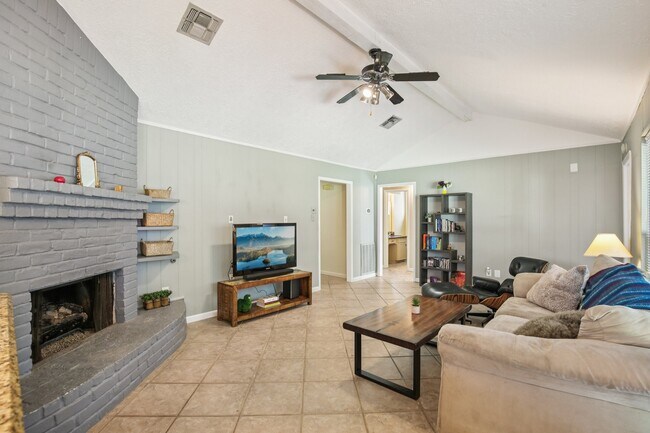 15126 Silverman Street, Webster, TX 77598 photo 4