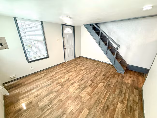222 Army Blvd San Antonio, TX 78215 photo 4