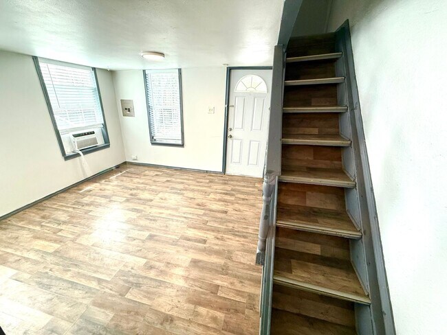 222 Army Blvd San Antonio, TX 78215 photo 5