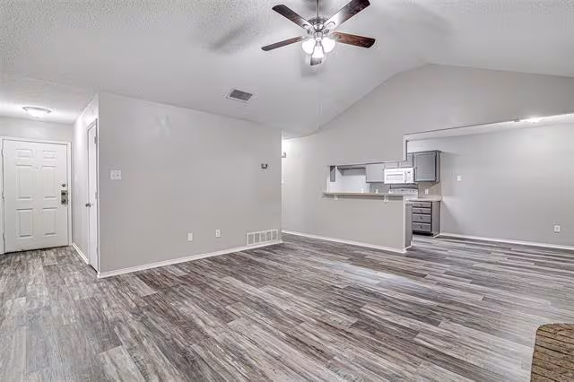 636 Green Mountain Road, Burleson, TX 76028 photo 2