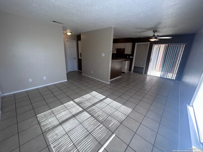 3616 Fairmeadows St San Antonio, TX 78211 photo 2