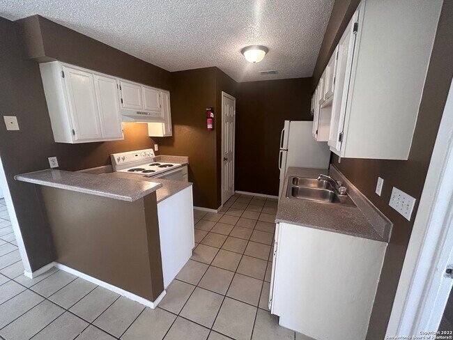 3616 Fairmeadows St San Antonio, TX 78211 photo 4