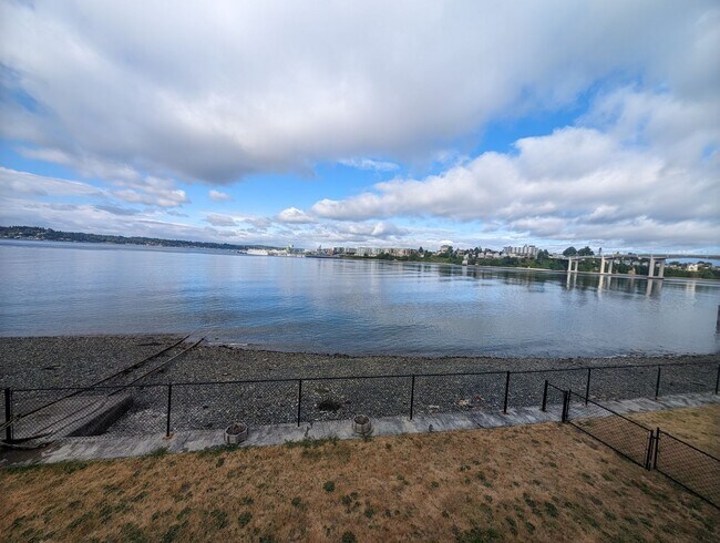 307 Shore Dr Bremerton, WA 98310 photo 3